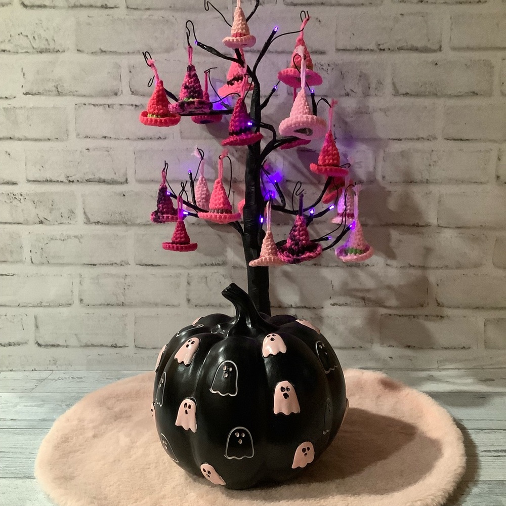 GOBLIN & GHOUL Ghost Pumpkin Decor